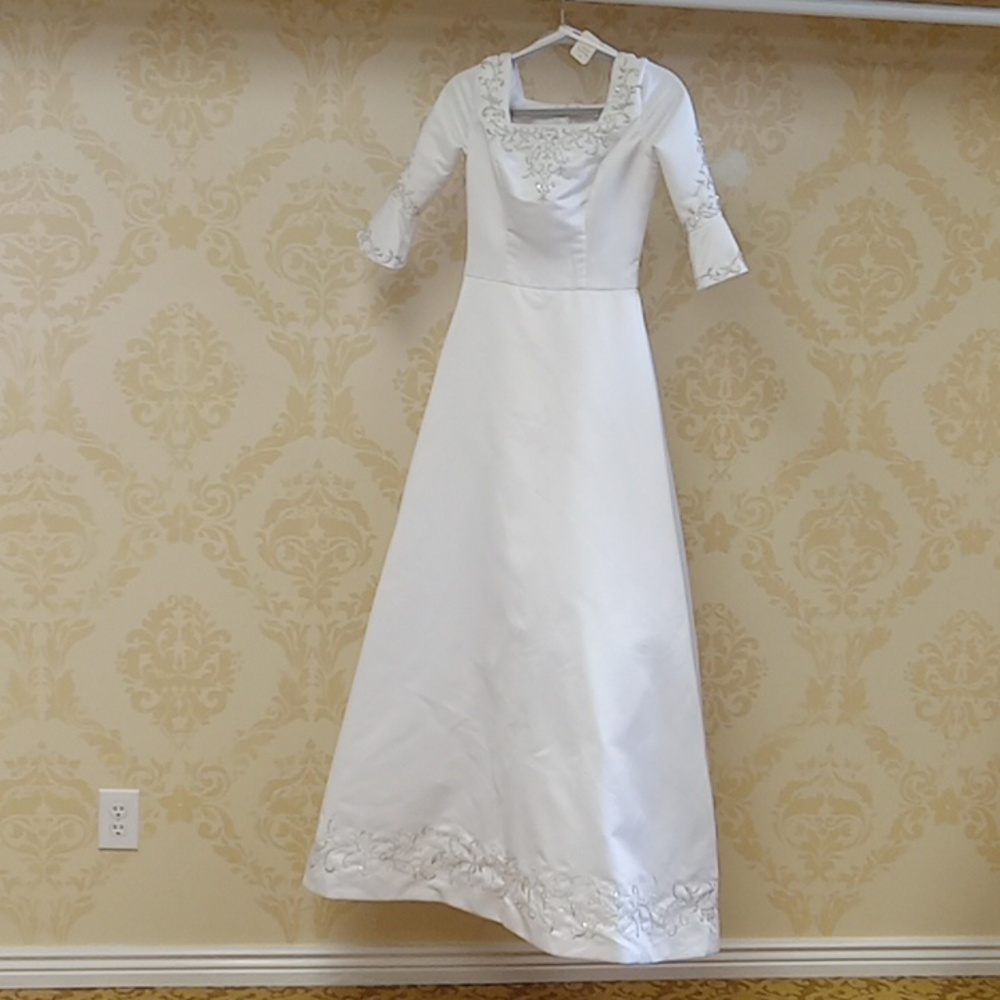 Eternity size 4 modest wedding dress